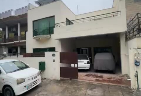 House for Sale G-8/2 Islamabad 233 Sq Yards Double Story